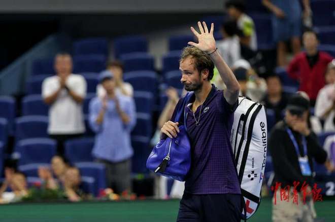 LOL英雄联盟投注平台-关于意大利网球队翻盘日本网球队，梅德韦杰夫绝境逆转的信息