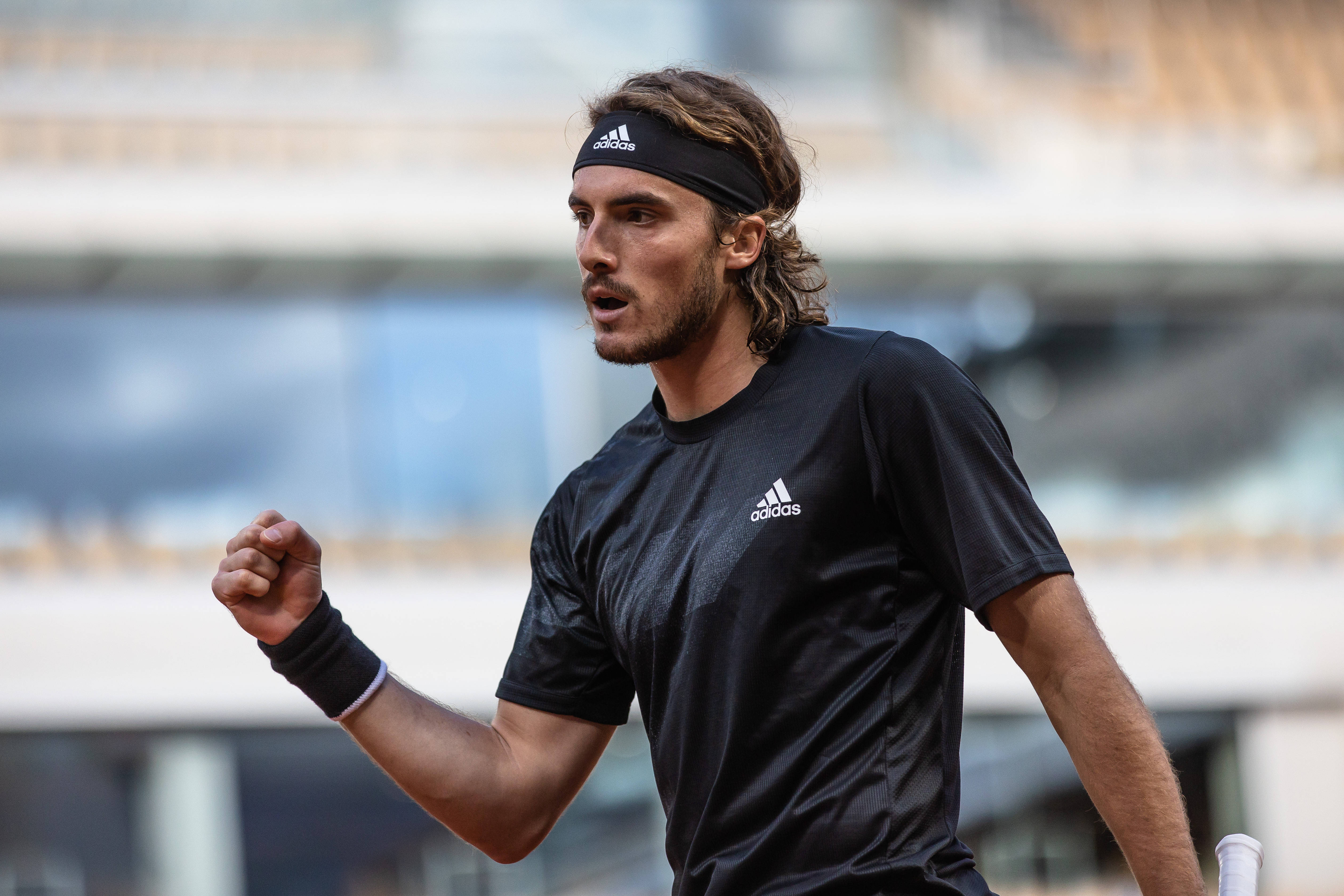 欧洲网球队鏖战西班牙网球队,西西帕斯统治全场的简单介绍 欧洲网球队鏖战西班牙网球队,西西帕斯统治全场的简单介绍