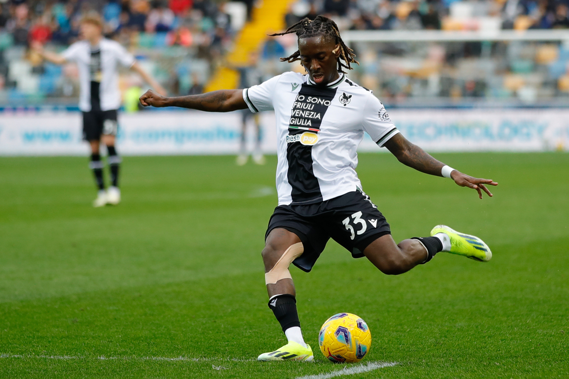 乌迪内斯大胜，继续保持领先优势