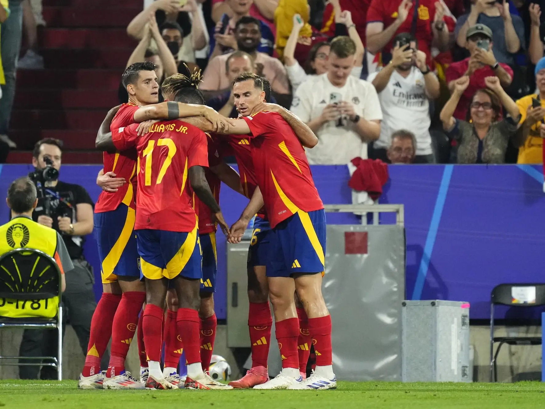 法国队横扫中国队,波尔点燃赛场的简单介绍 法国队横扫中国队,波尔点燃赛场的简单介绍