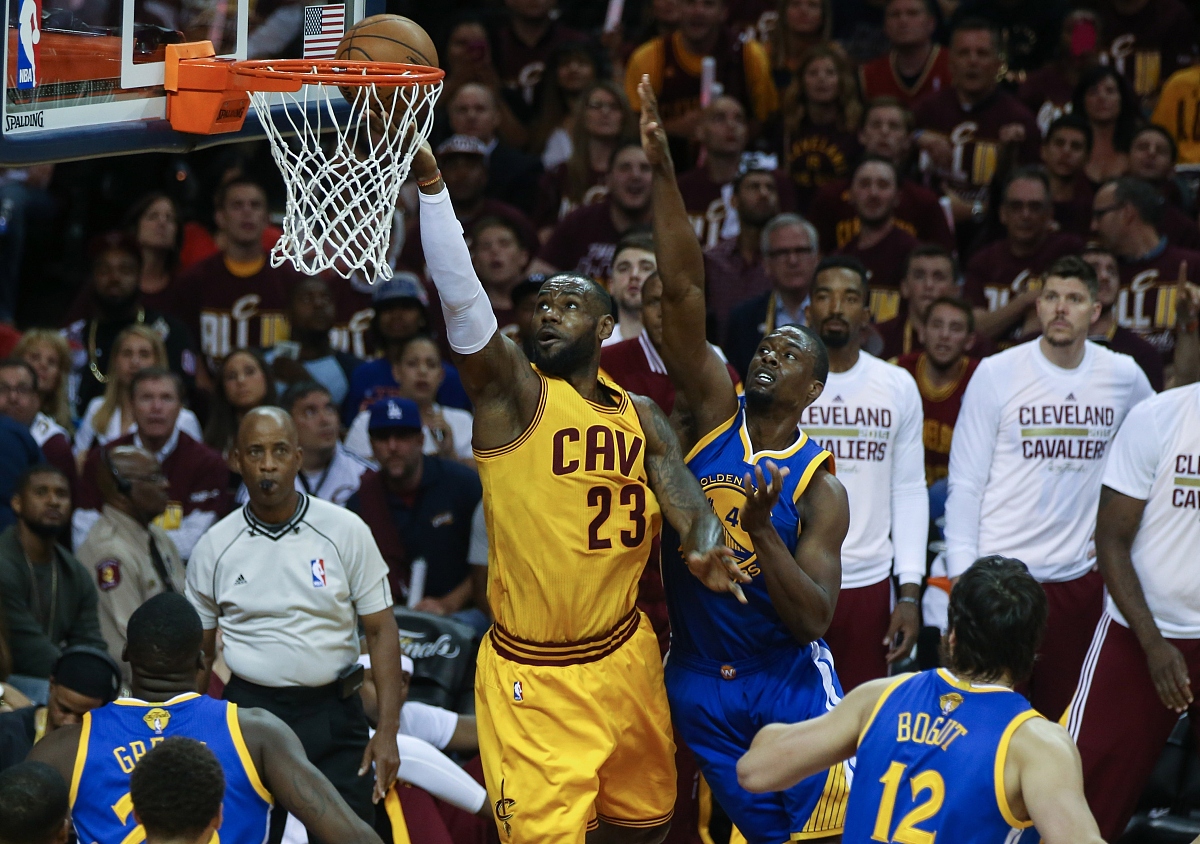 骑士险胜北京队,詹姆斯点燃赛场的简单介绍 骑士险胜北京队,詹姆斯点燃赛场的简单介绍