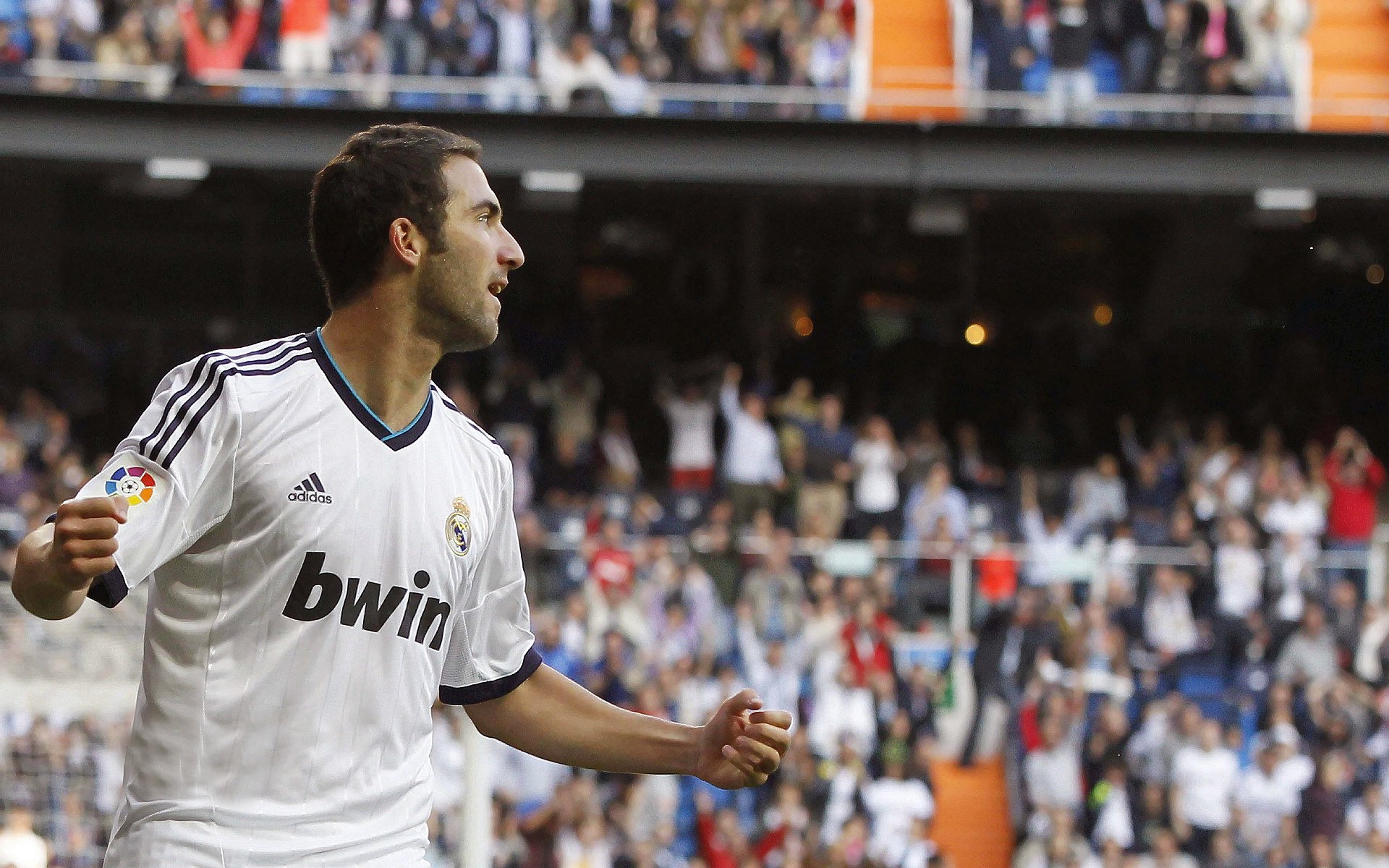 LOL直播入口-NBA季后赛之夜，詹姆斯用实力证明自己，传奇仍在继续